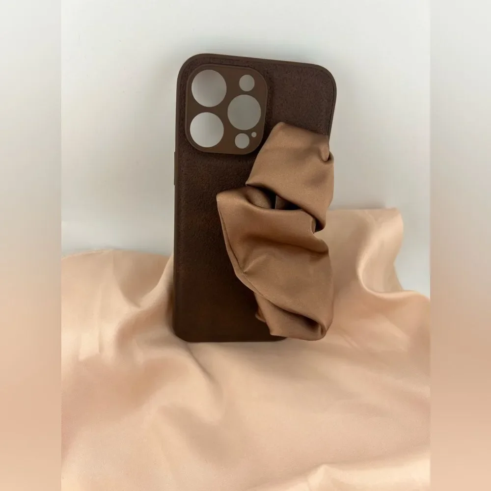 Stylish IPhone 16 pro max Case with Satin Scrunchie Holder - Picture 5 of 5